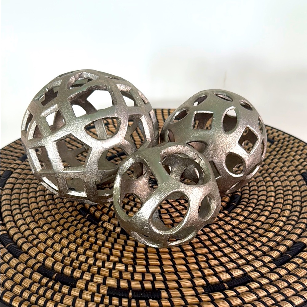 ❤️SOLD❤️ Silver Geometric Decorative Spheres